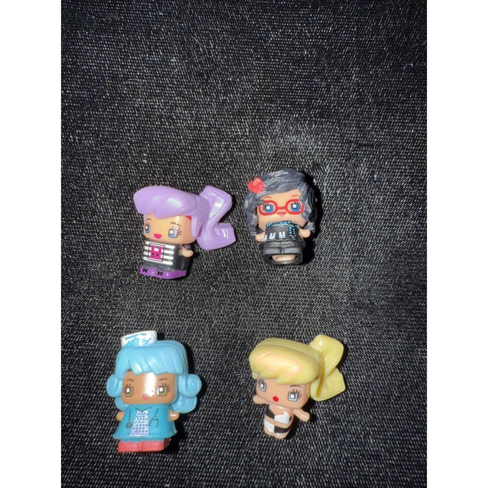 My Mini MixieQs Lot‎ Of 4. 4023